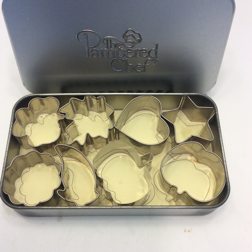 The Pampered Chef Creative Cutters Set